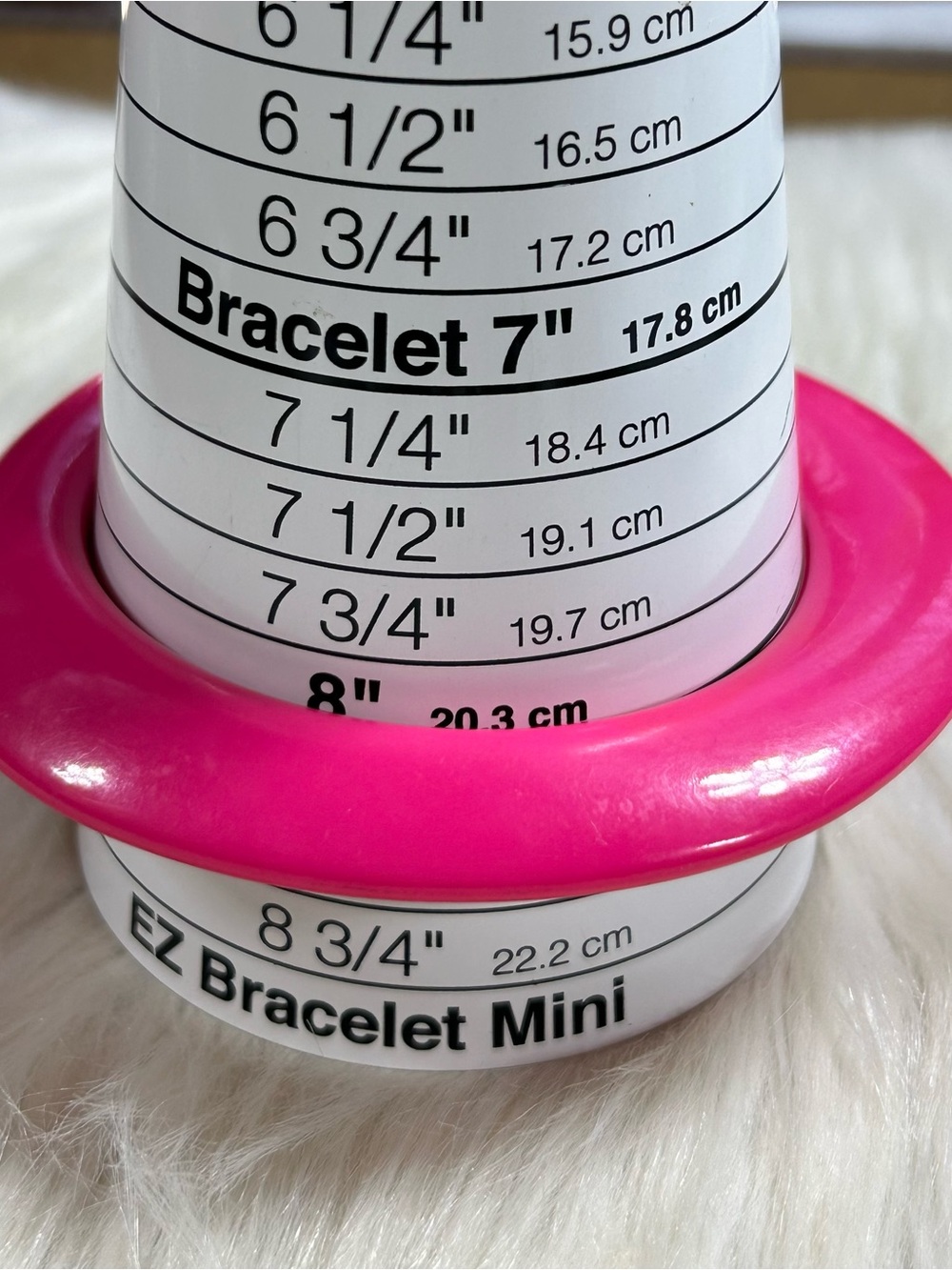 Vintage Hot Pink Resin acrylic Bangle Bracelet - Picture 8 of 8
